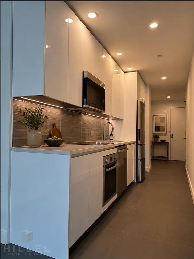 1st Avenue - Photo 2