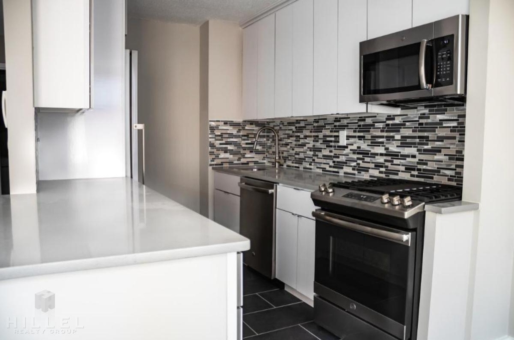 Second Avenue - Photo 1