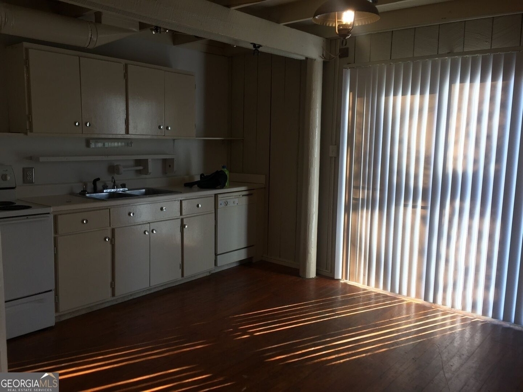 1453 Barnett Shoals - Photo 9