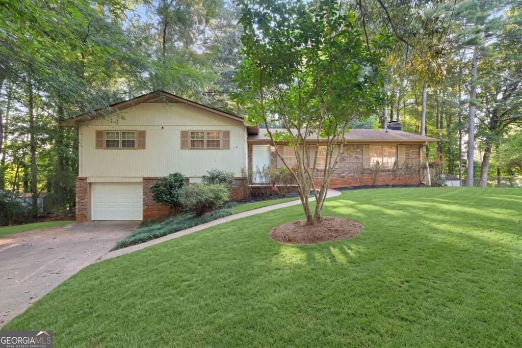 920 Kings Court - Photo 0