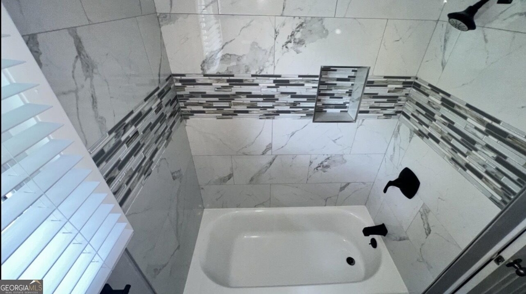 2894 Barry Avenue Se - Photo 9
