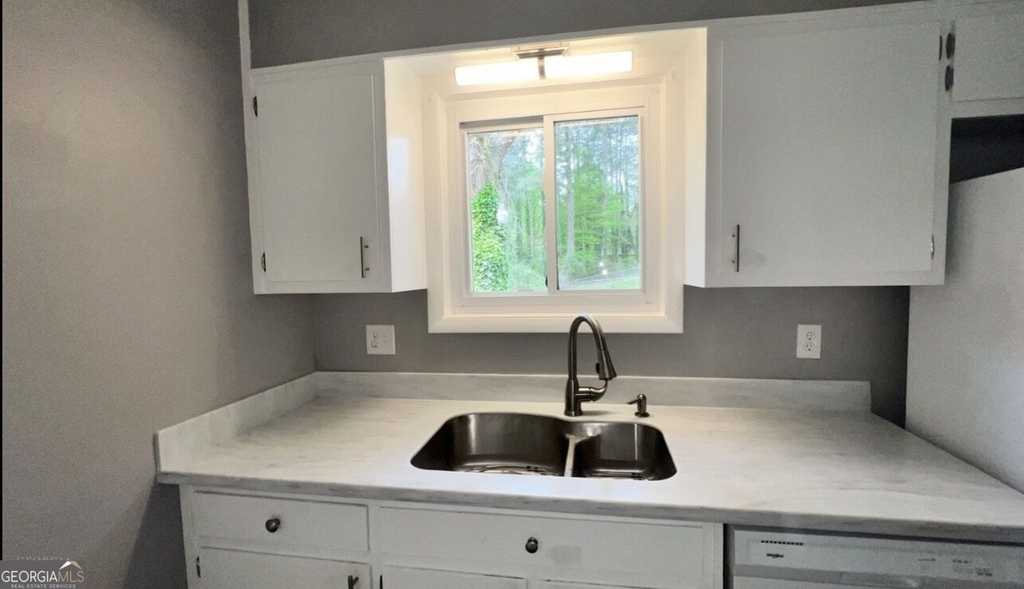 2894 Barry Avenue Se - Photo 5