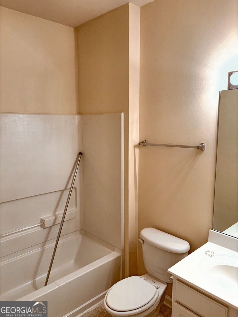 1370 Thornborough Drive - Photo 16