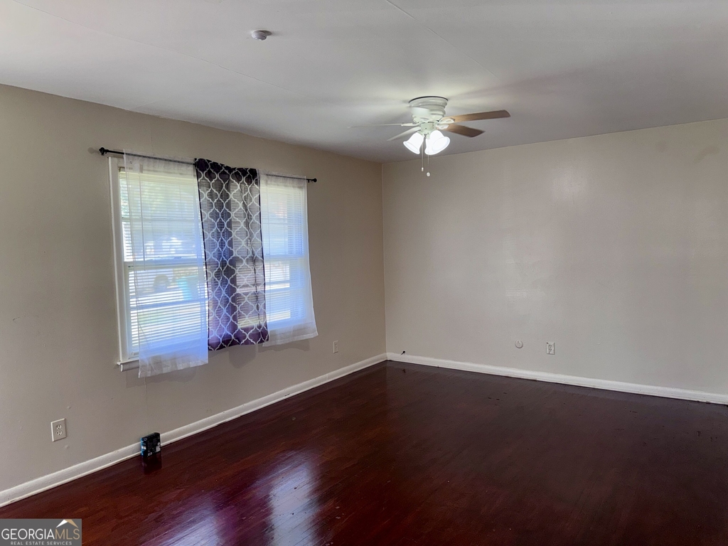 430 Windsor Drive - Photo 3