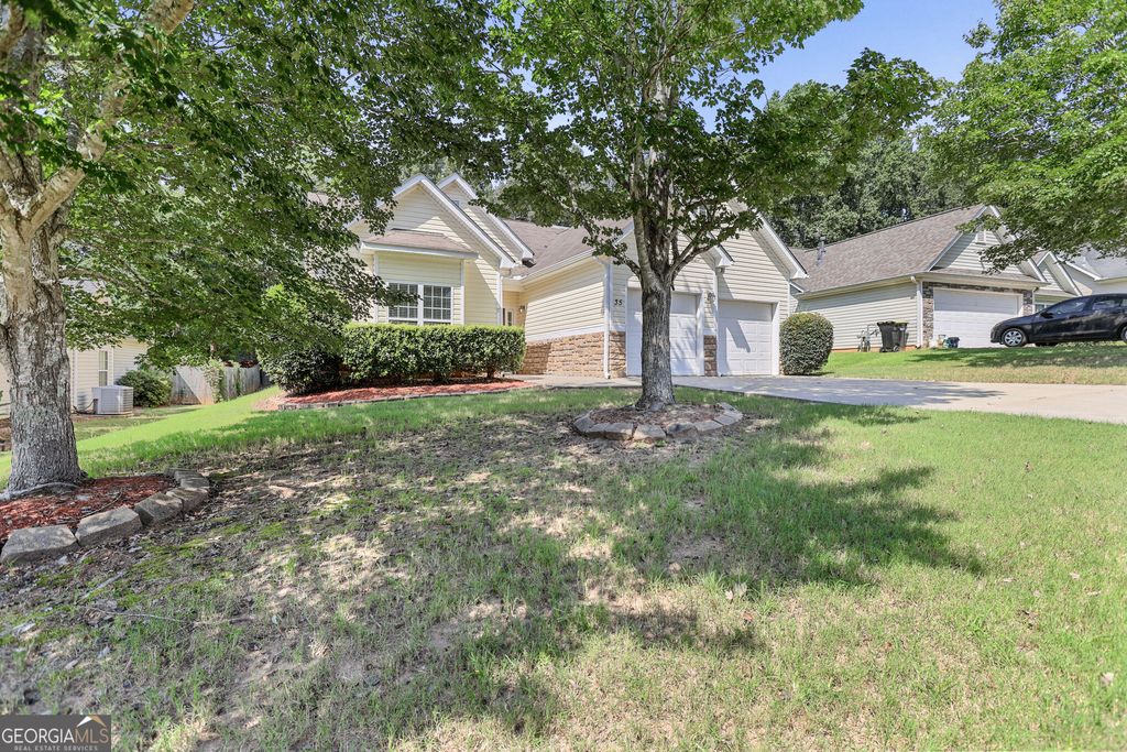35 Bedford Park Drive - Photo 5