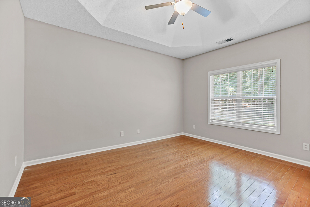 35 Bedford Park Drive - Photo 29