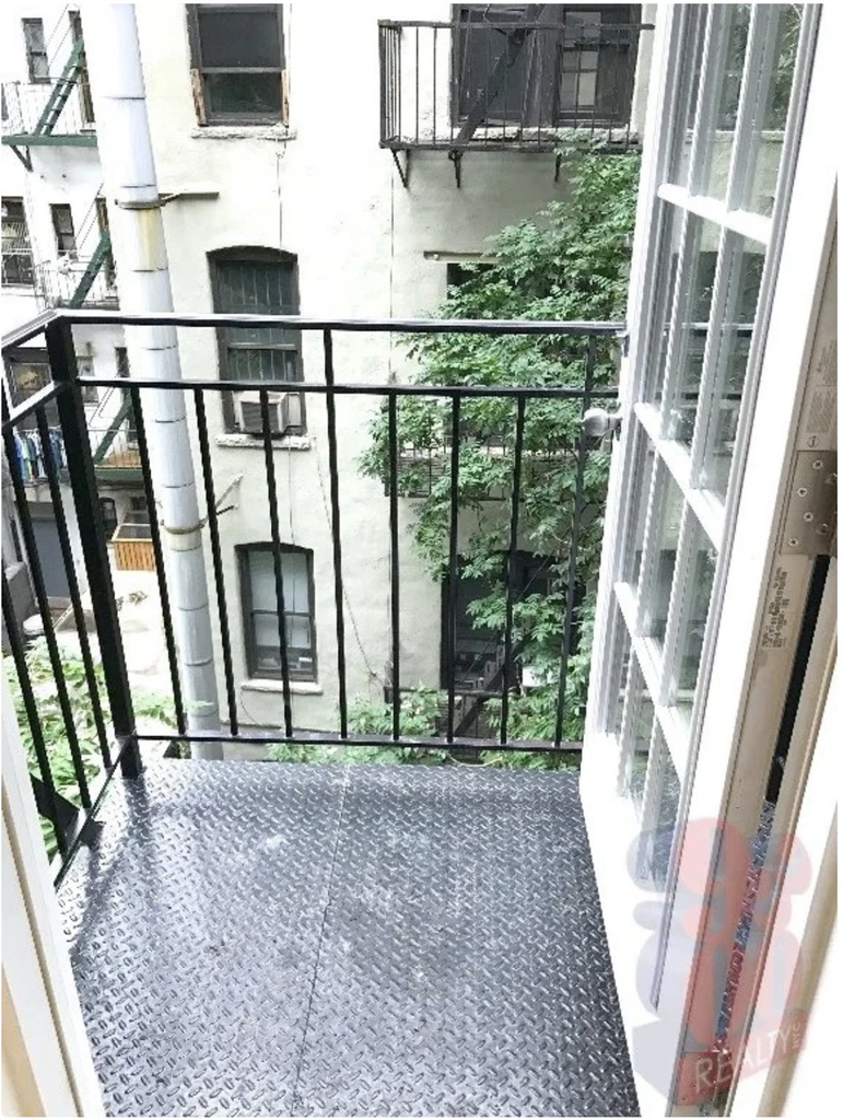 279 East 10th Street - Photo 5
