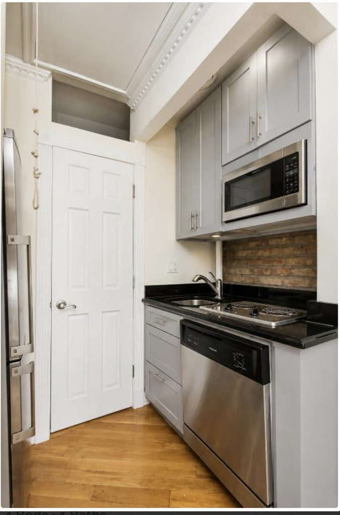 279 East 10th Street - Photo 4