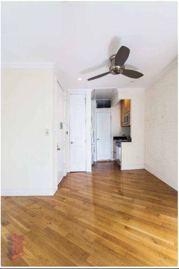 279 East 10th Street - Photo 1