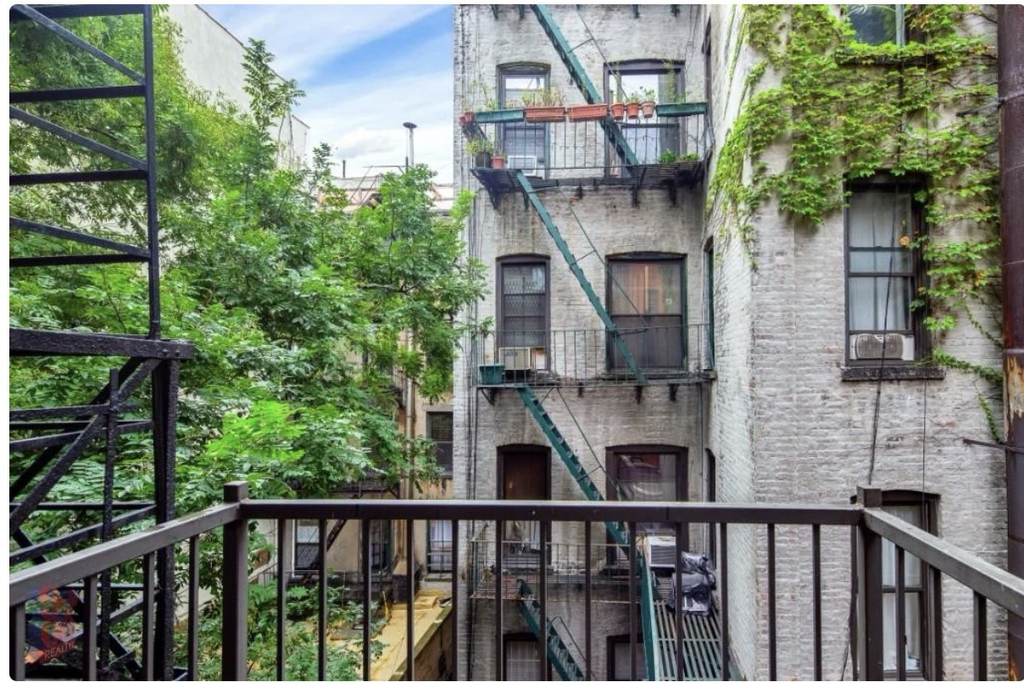 279 East 10th Street - Photo 7