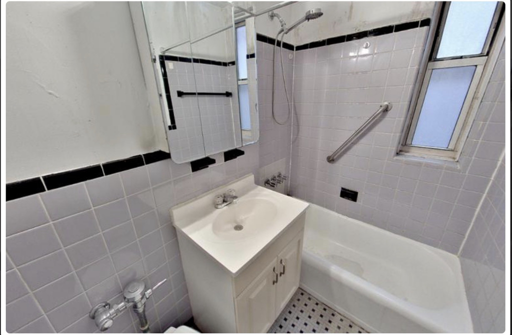 340 East 58th Street - Photo 3