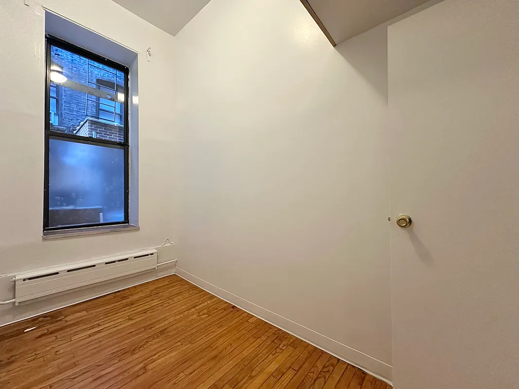 1372 York Avenue - Photo 4