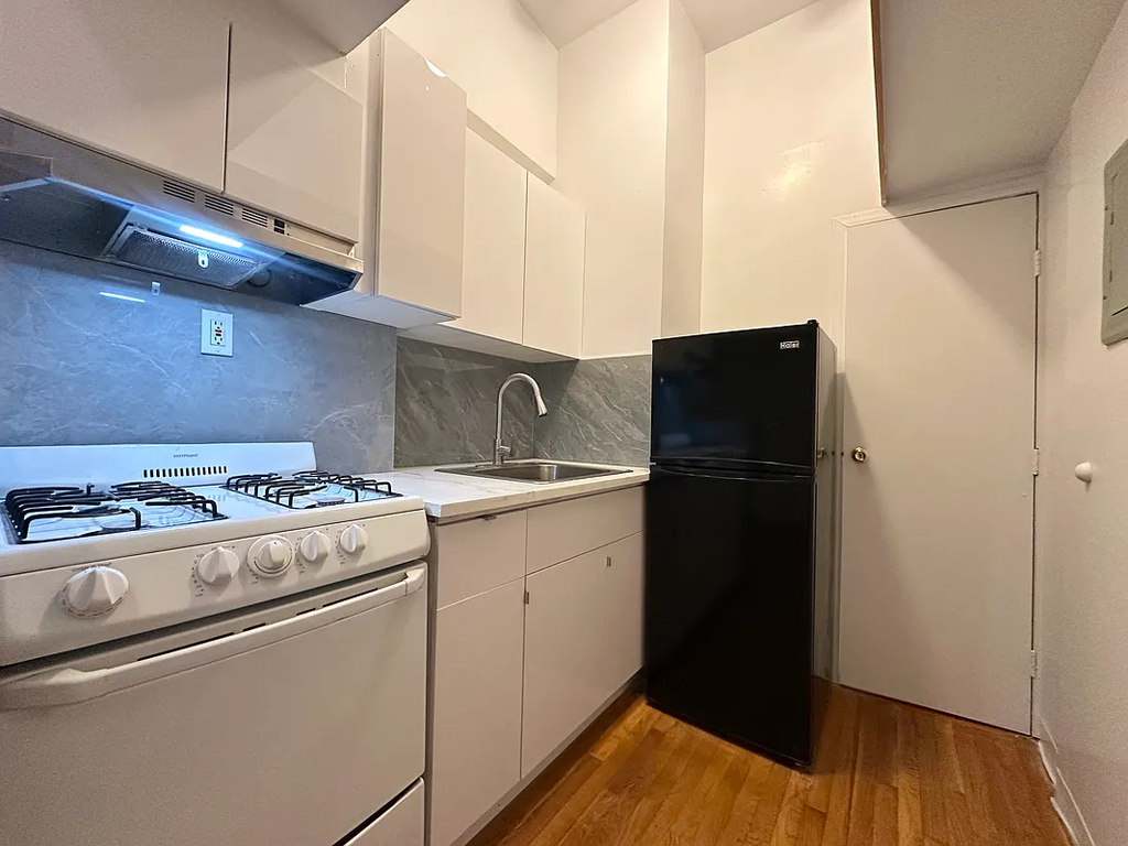 1372 York Avenue - Photo 1