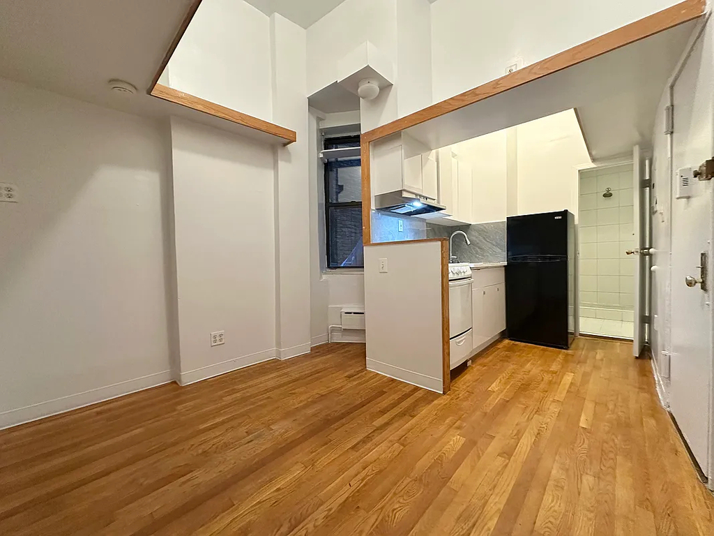 1372 York Avenue - Photo 0