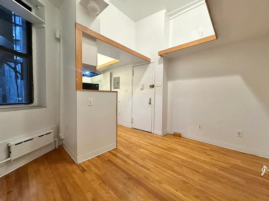 1372 York Avenue - Photo 3