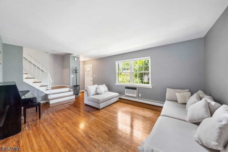 768 Springfield Ave - Photo 0