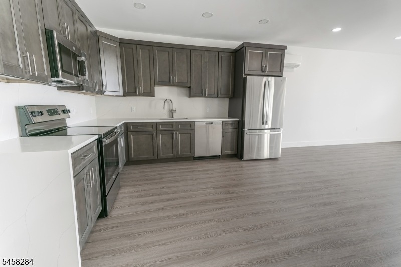 459 Bloomfield Ave - Photo 8