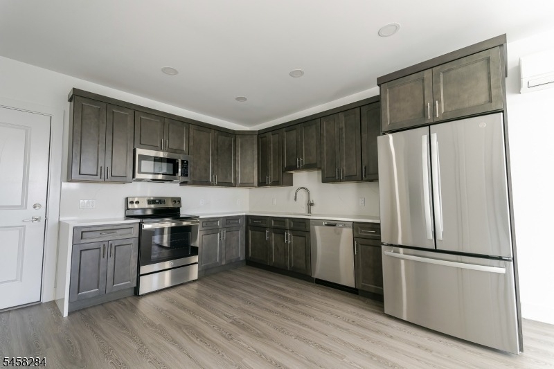 459 Bloomfield Ave - Photo 10