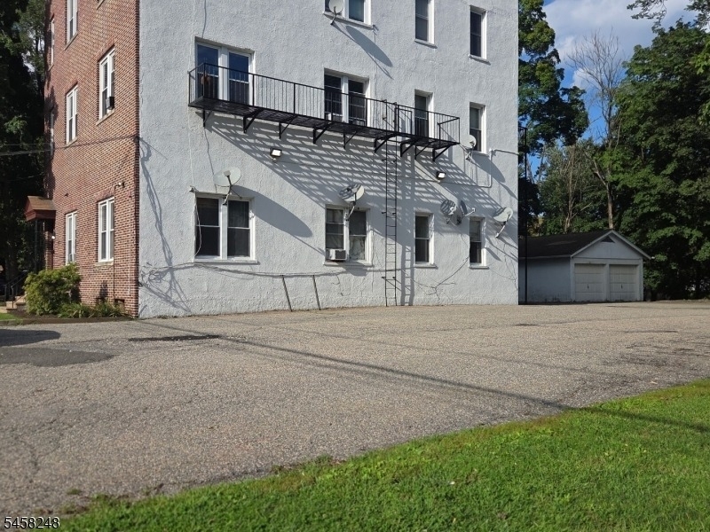 817 Ringwood Ave - Photo 1