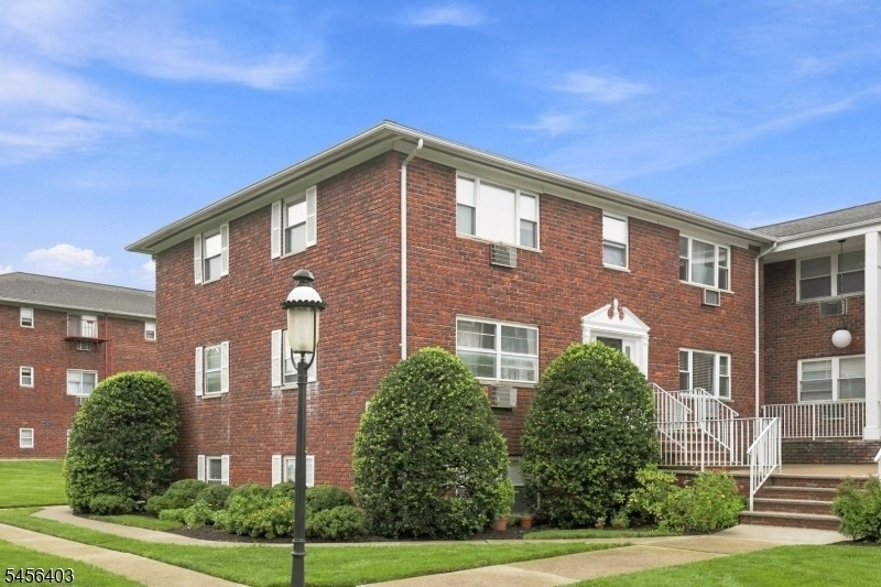 199 N Beverwyck Rd - Photo 1