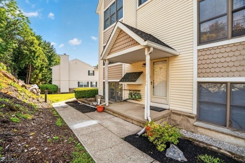 56 Portsmouth Ct - Photo 0