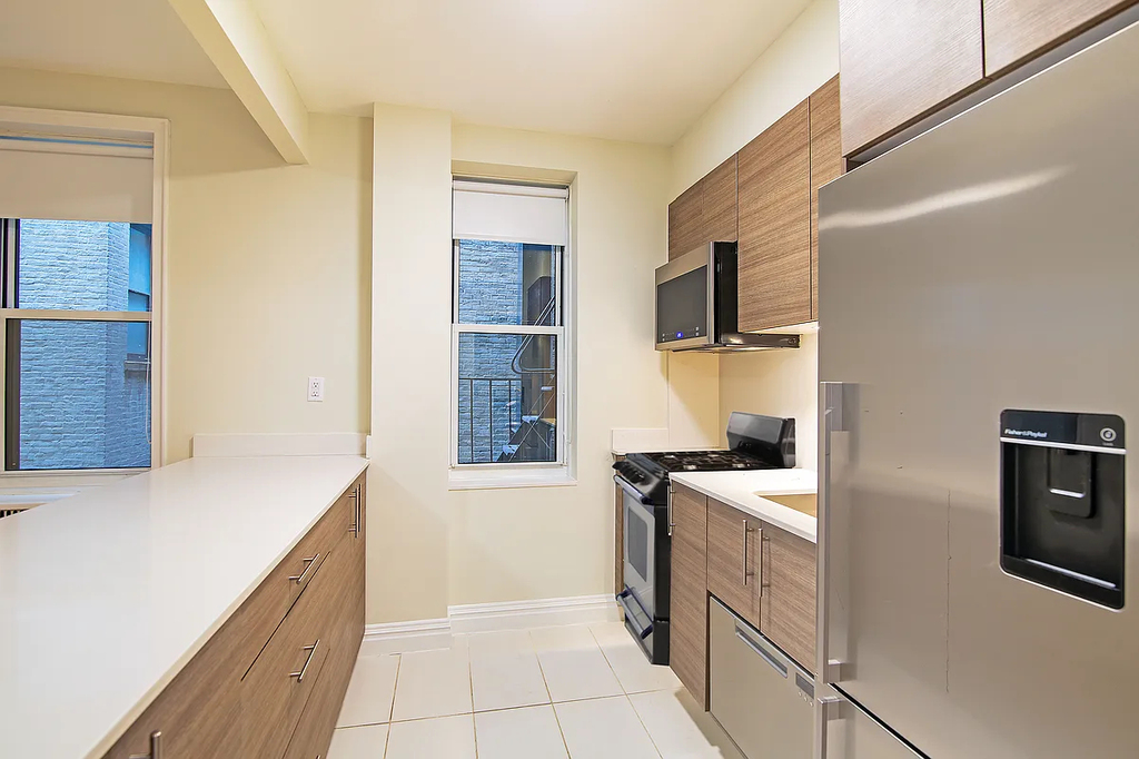 East 33rd Street - Photo 4