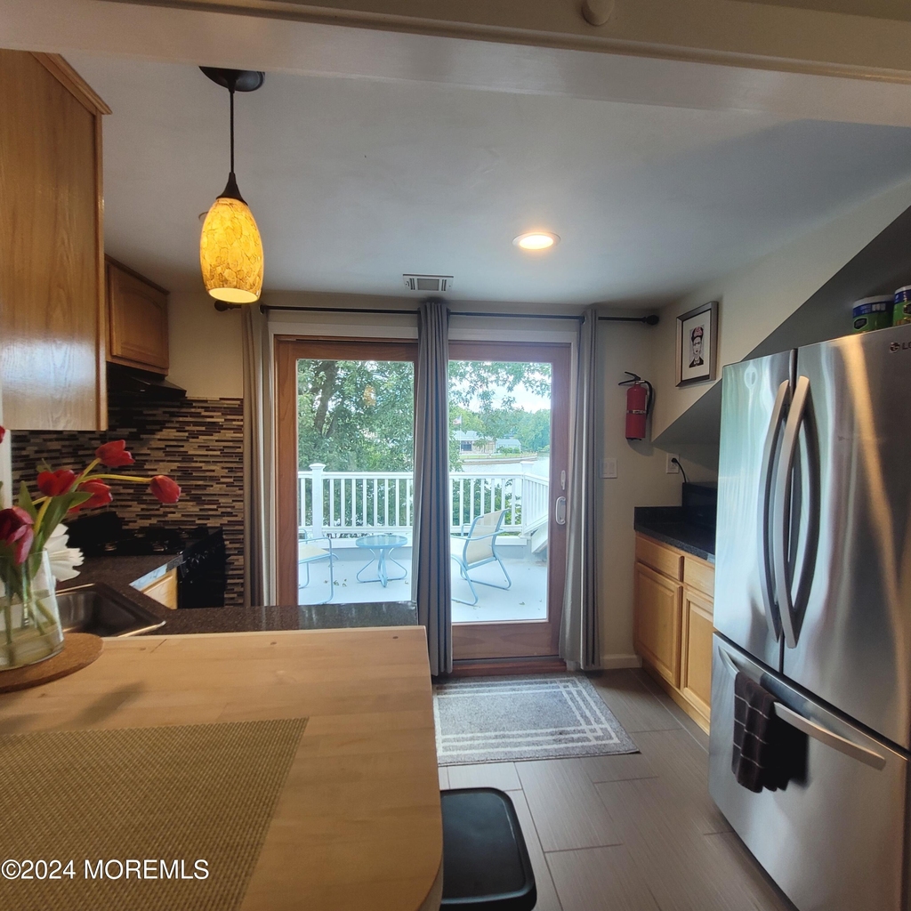 1 Sunset Drive - Photo 4