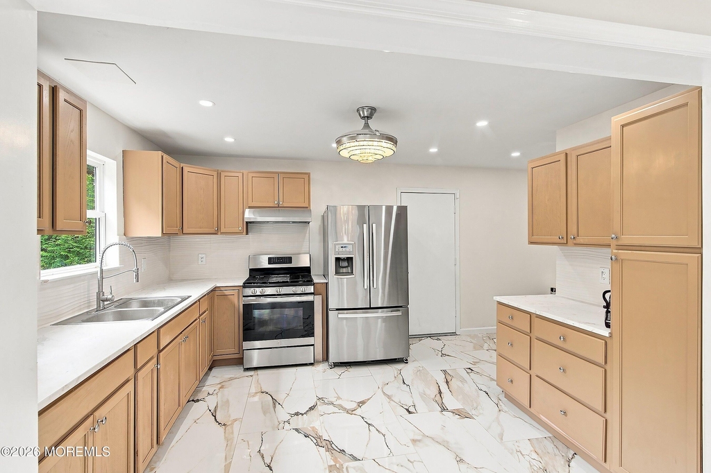 412 Birmingham Avenue - Photo 4