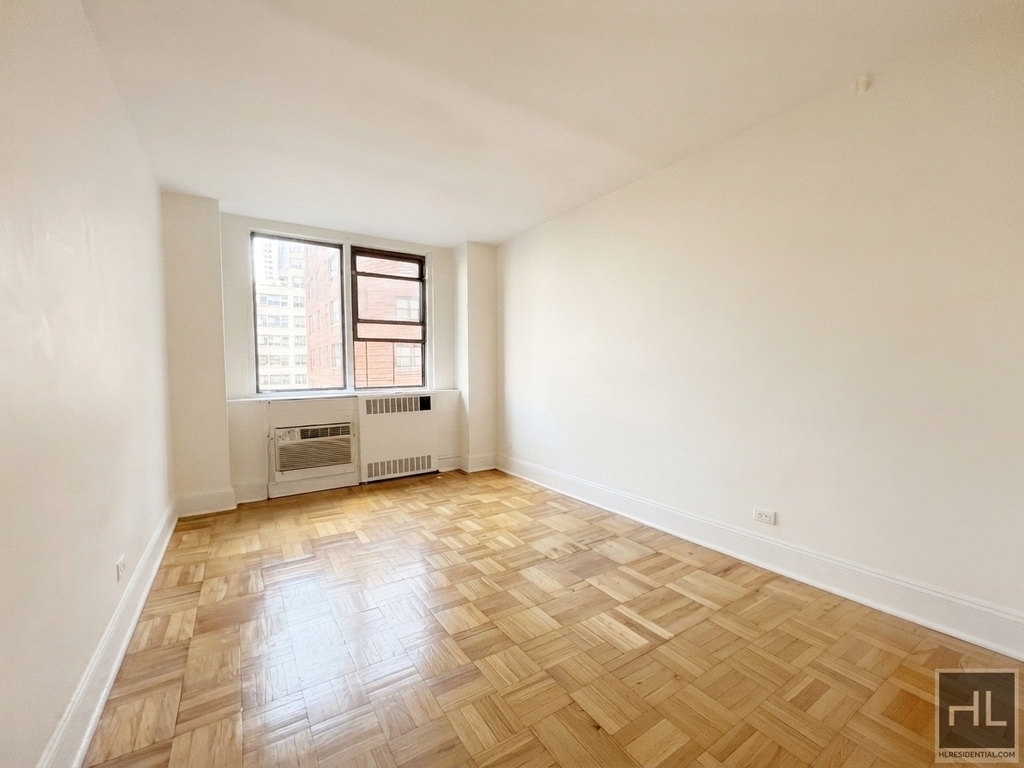 East 79th Street - Photo 2