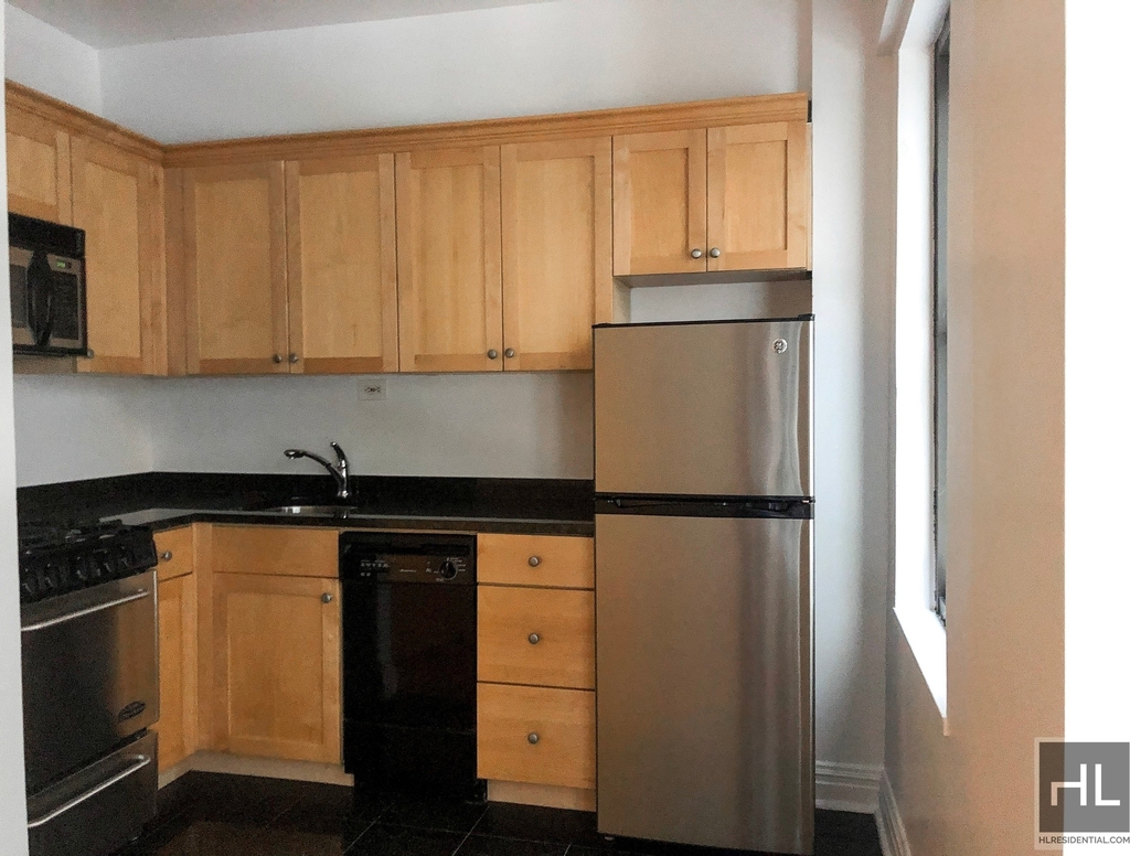 East 56 Street - Photo 1