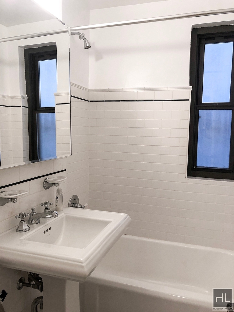 East 56 Street - Photo 2