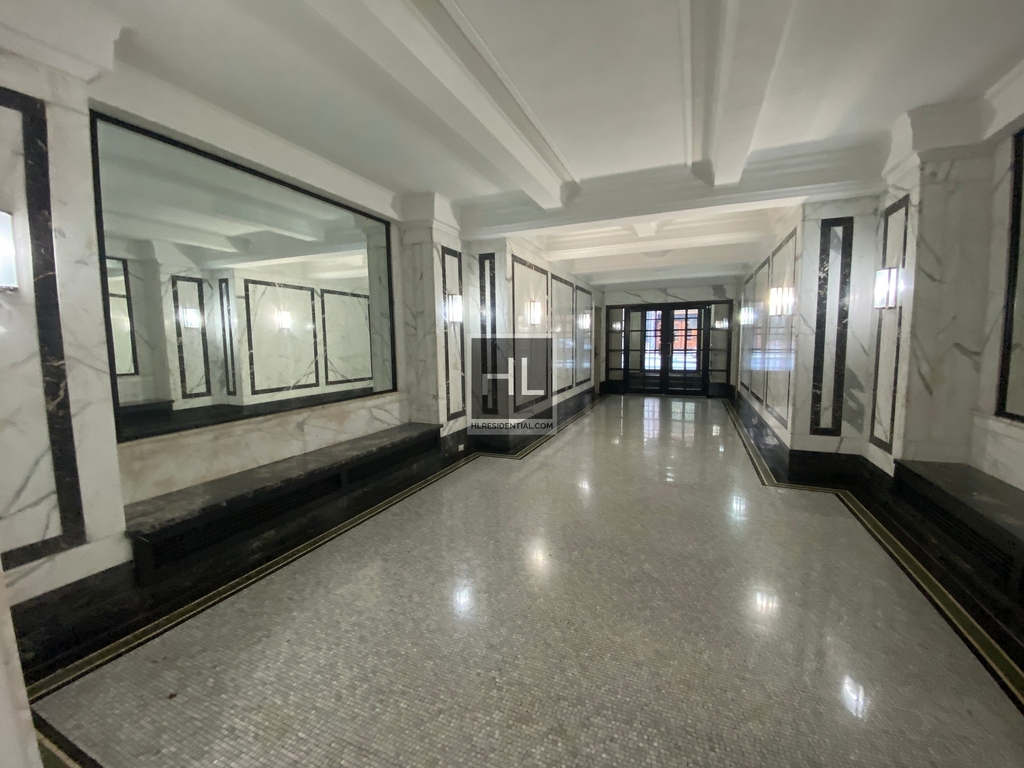 West 55 Street - Photo 1