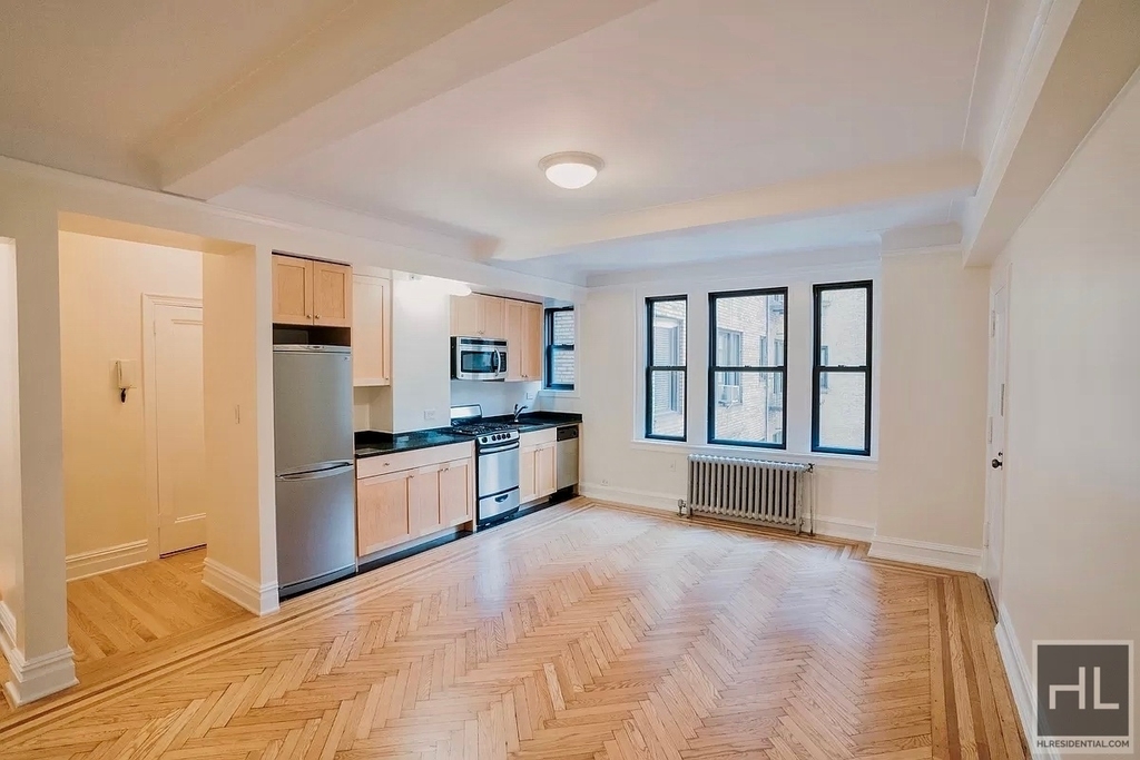 East 68 Street - Photo 4