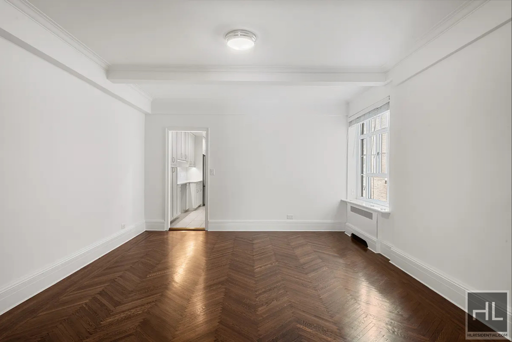 Central Park West - Photo 3