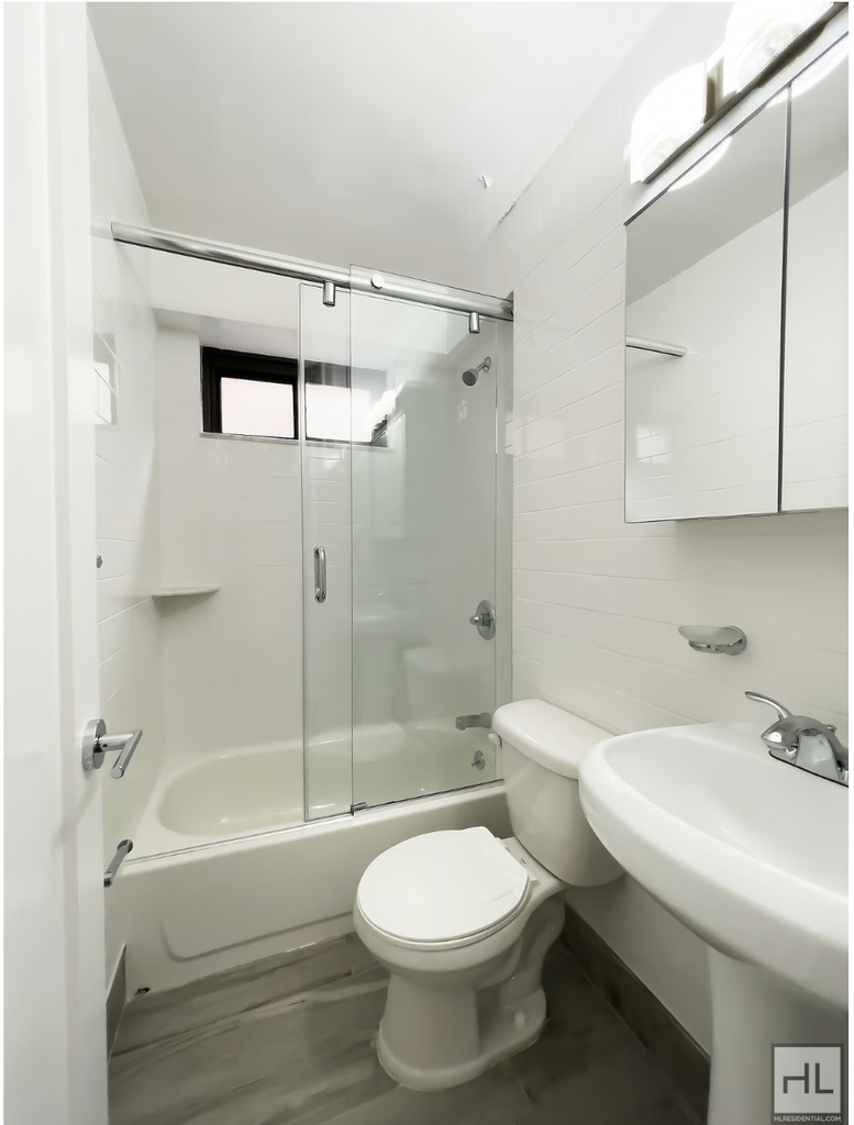 E 89 St - Photo 5