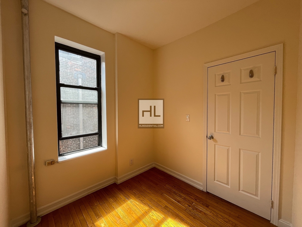 East 13th Street - Photo 5