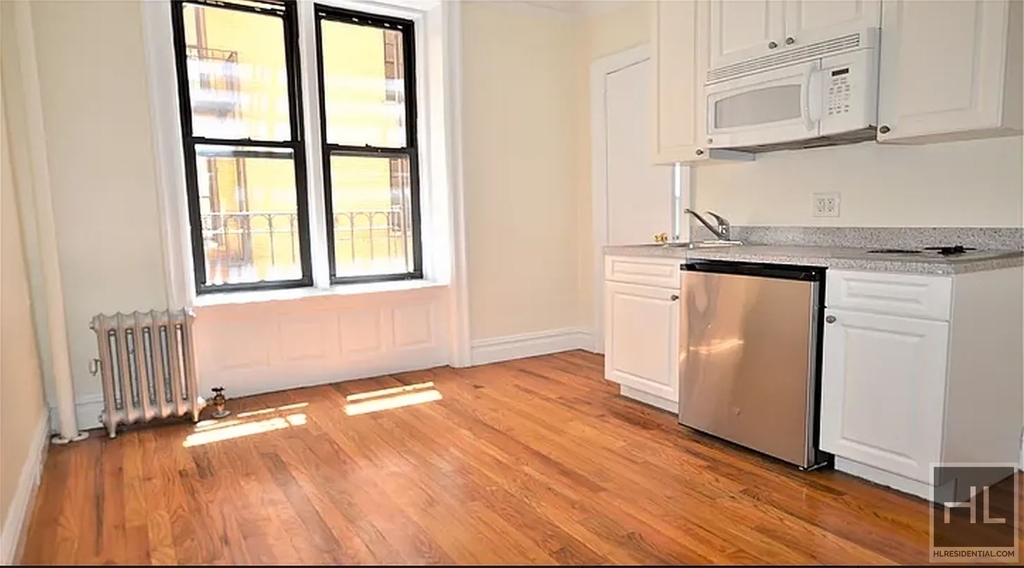 West 45 Street - Photo 0