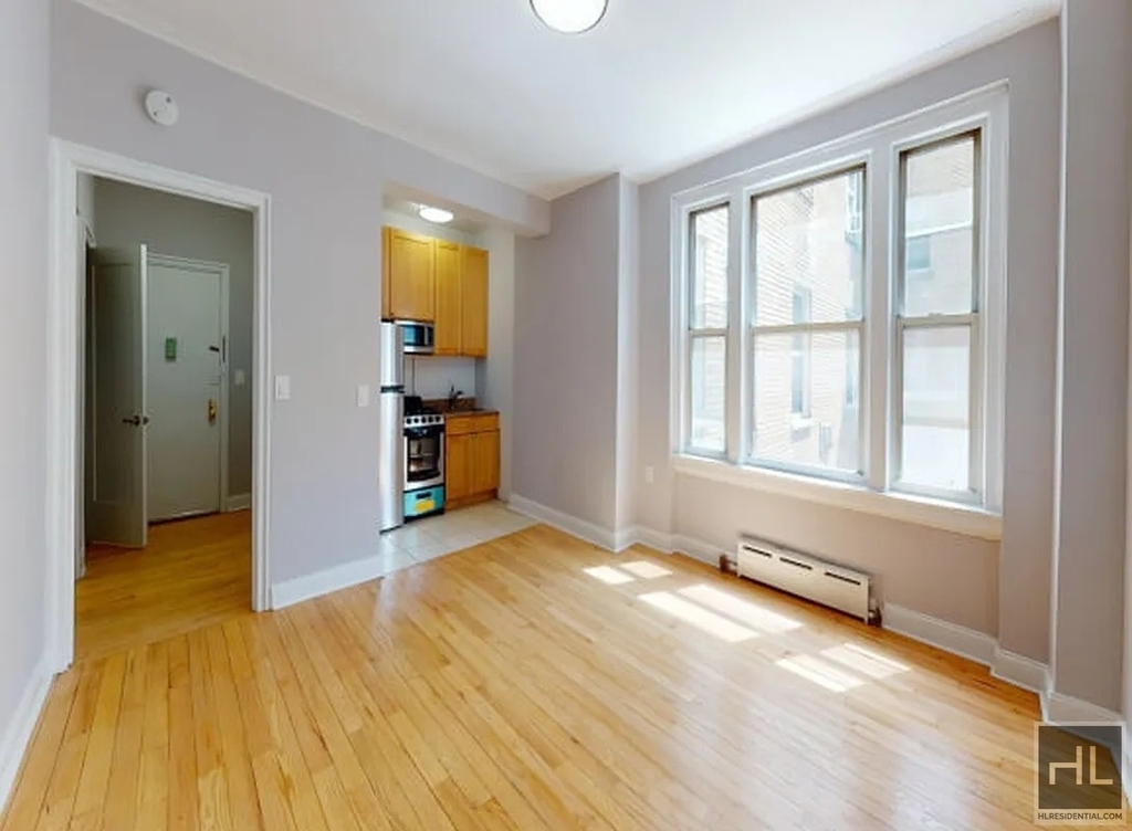 Second Avenue - Photo 1