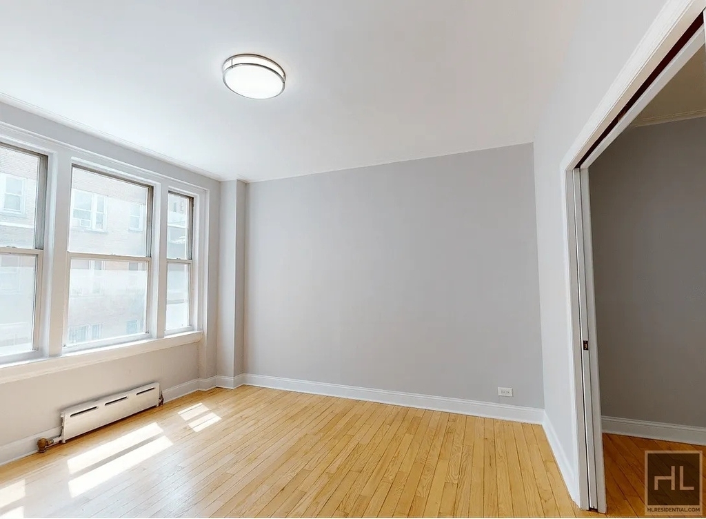 Second Avenue - Photo 4