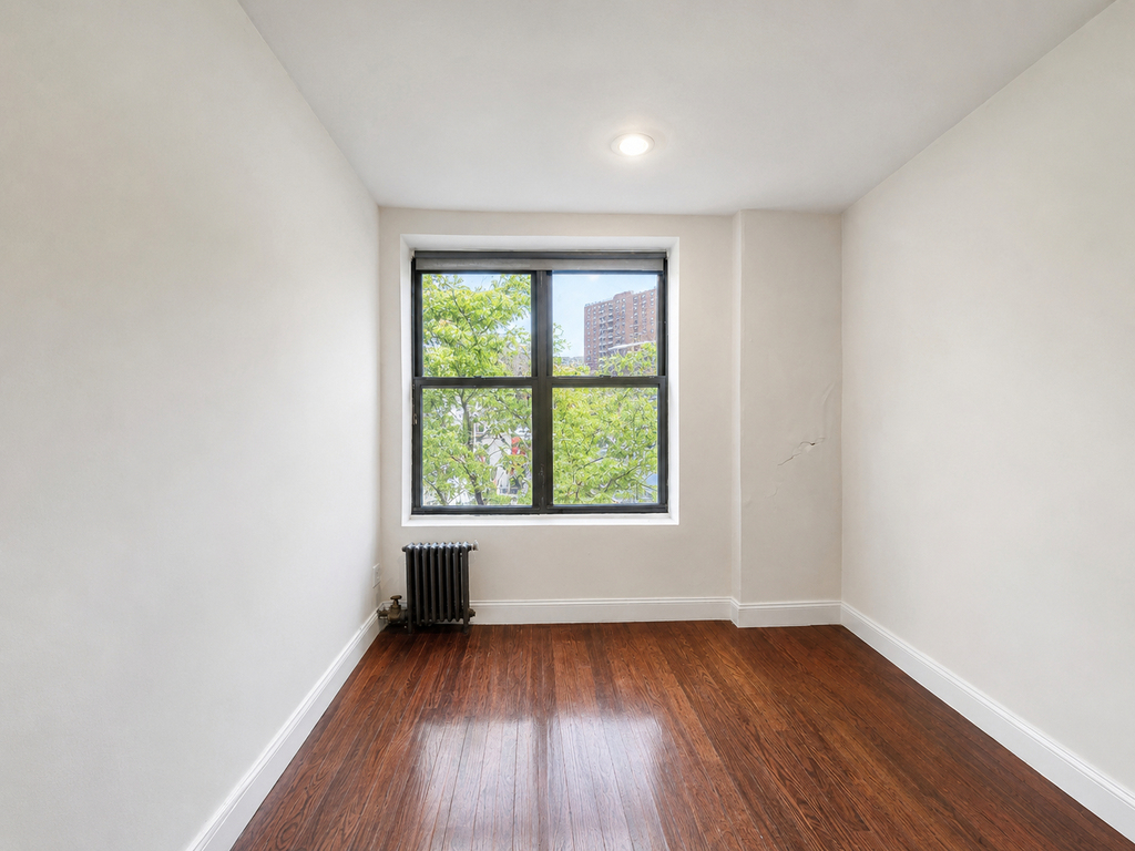 568 Pacific Street - Photo 2
