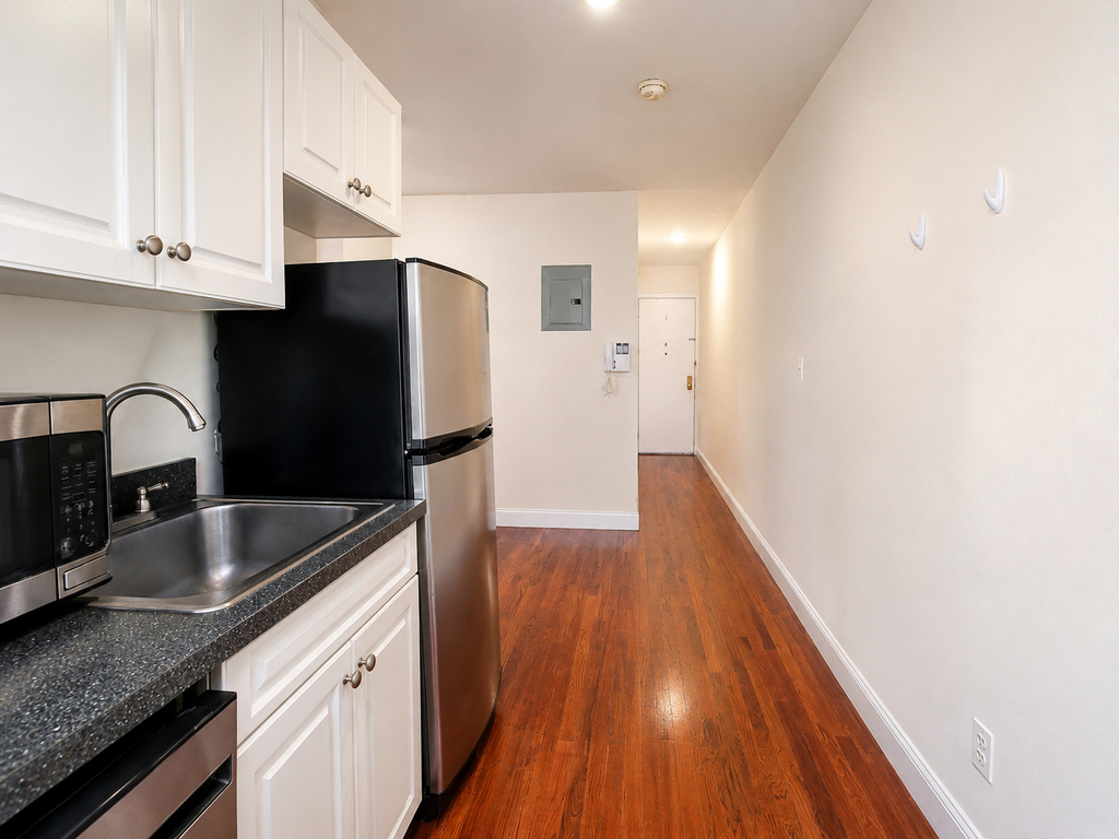 568 Pacific Street - Photo 1