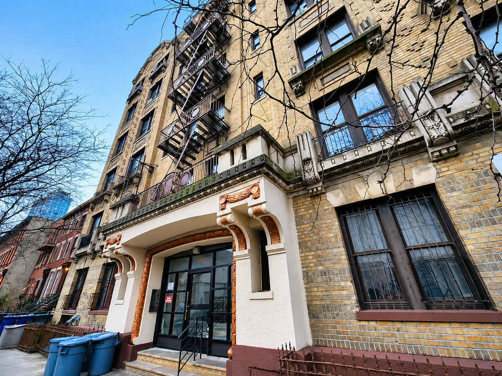 568 Pacific Street - Photo 5
