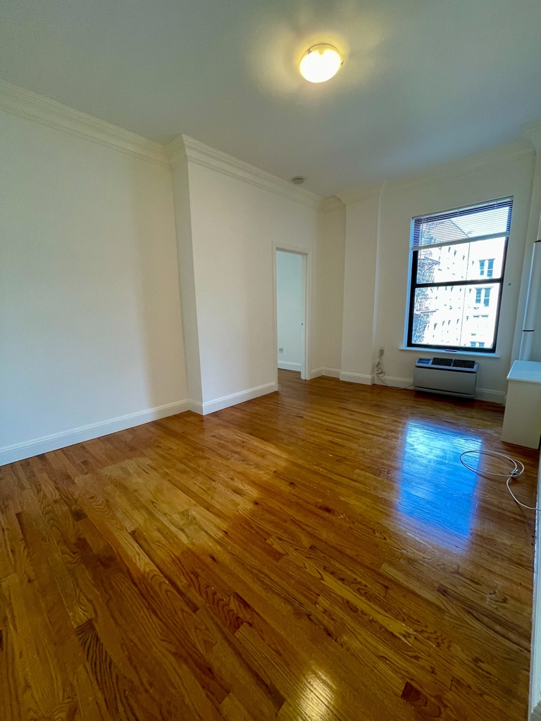 Riverside Drive - Photo 1