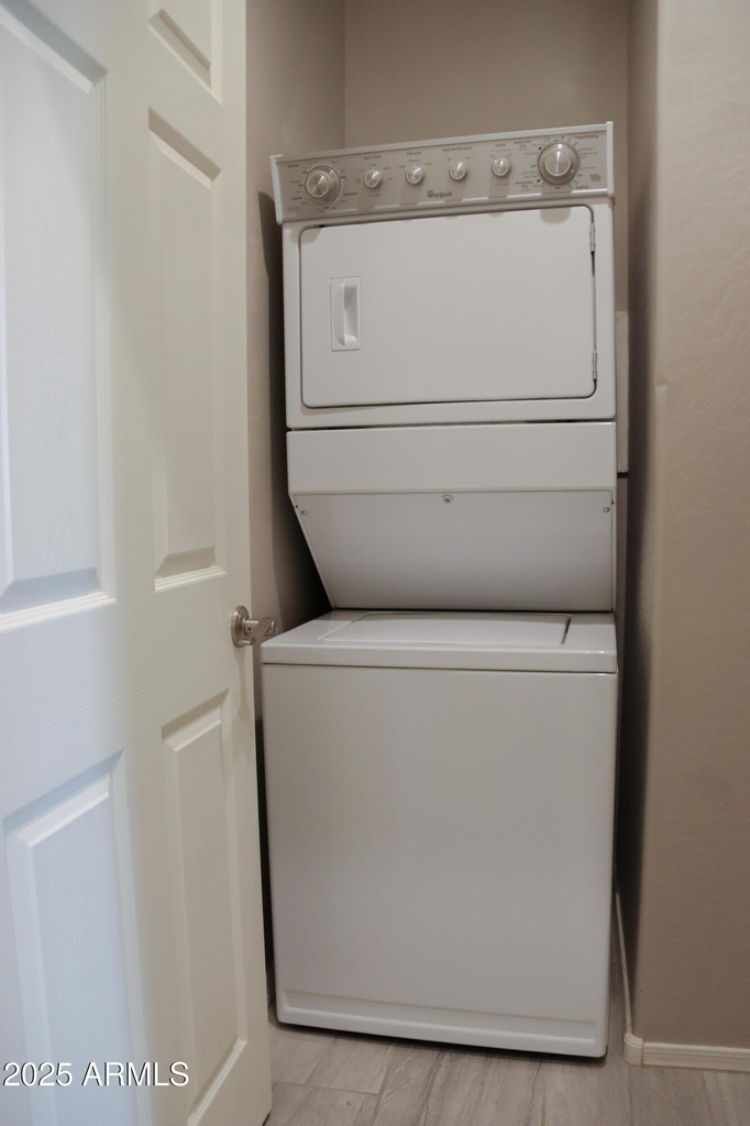 250 N Sandal -- - Photo 15