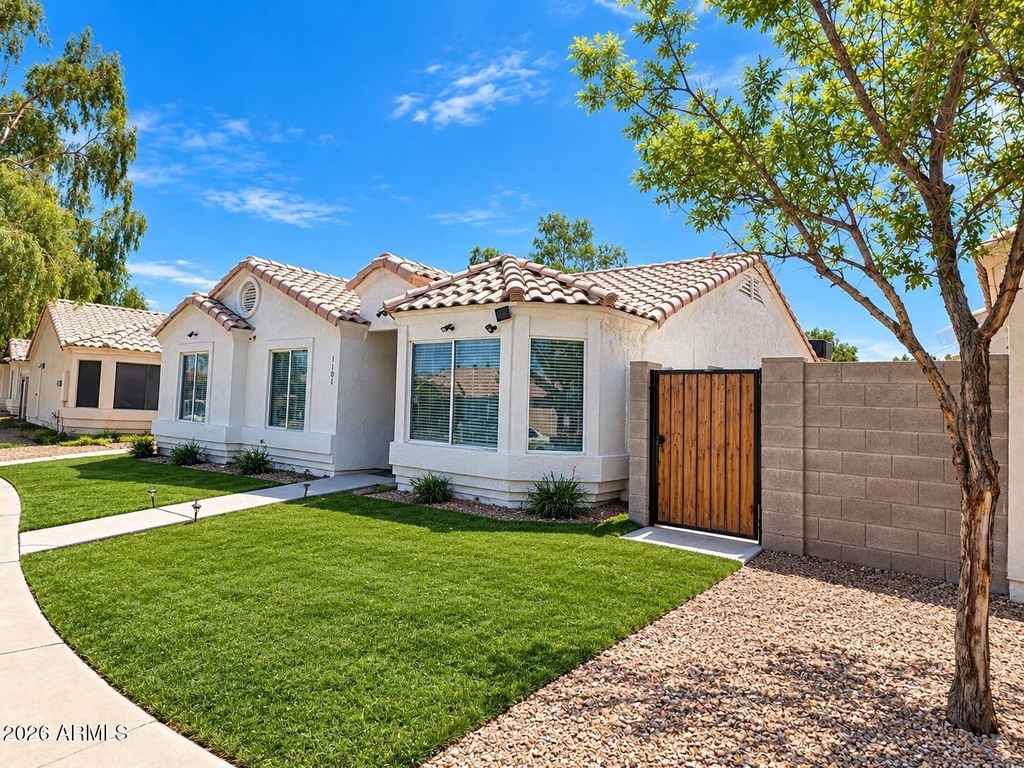 8520 W Palm Lane - Photo 2