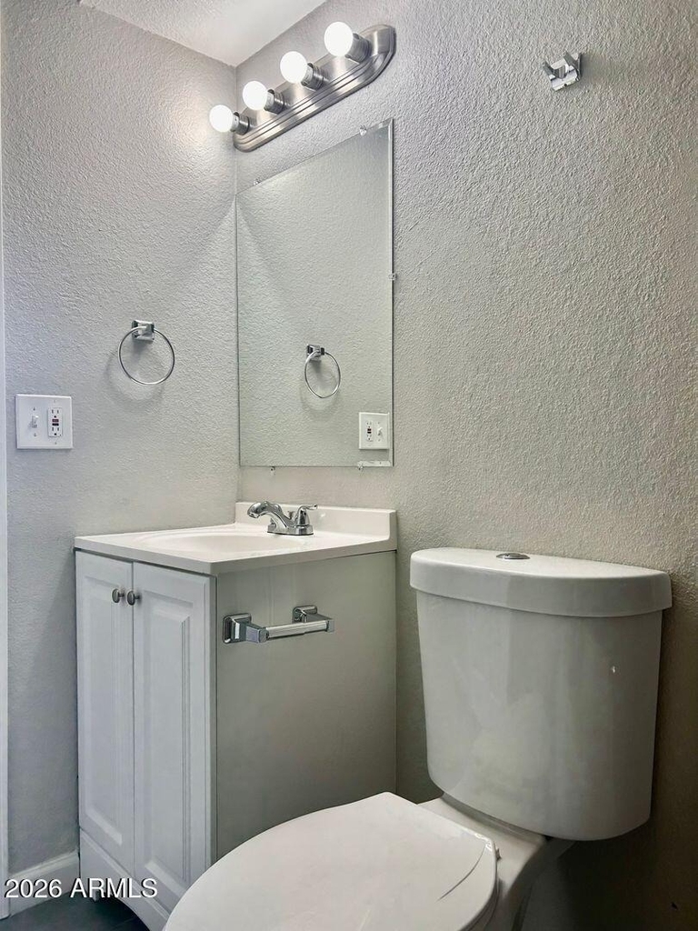 1553 W Mercer Lane - Photo 9