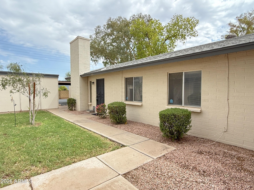 1028 W Malibu Drive - Photo 2