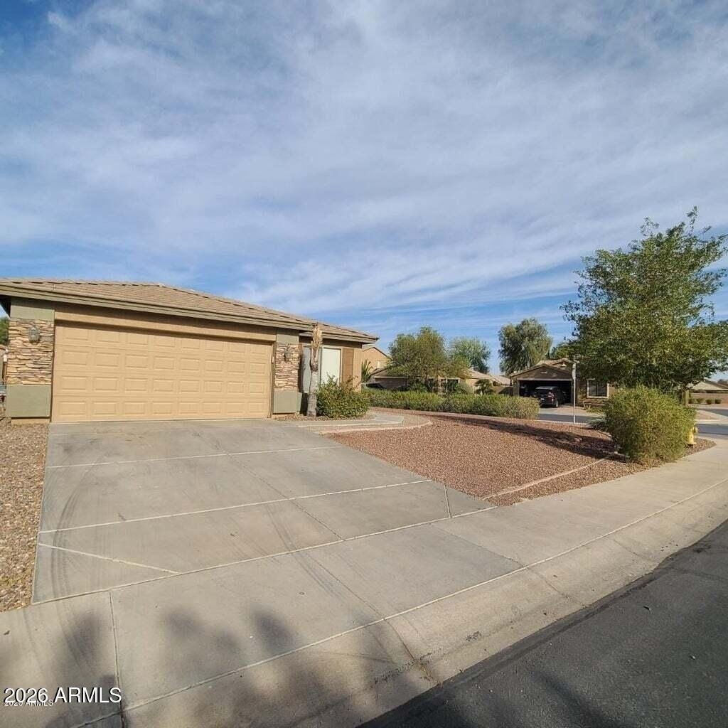 43540 W Bedford Drive - Photo 0