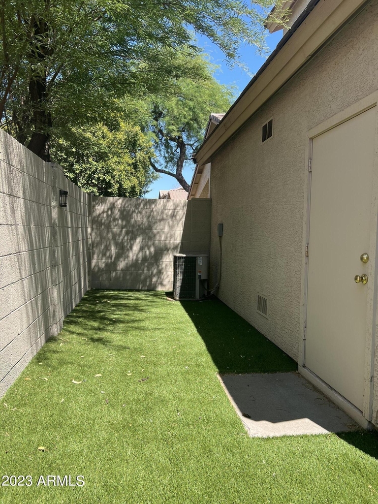 1910 W Park Place - Photo 21