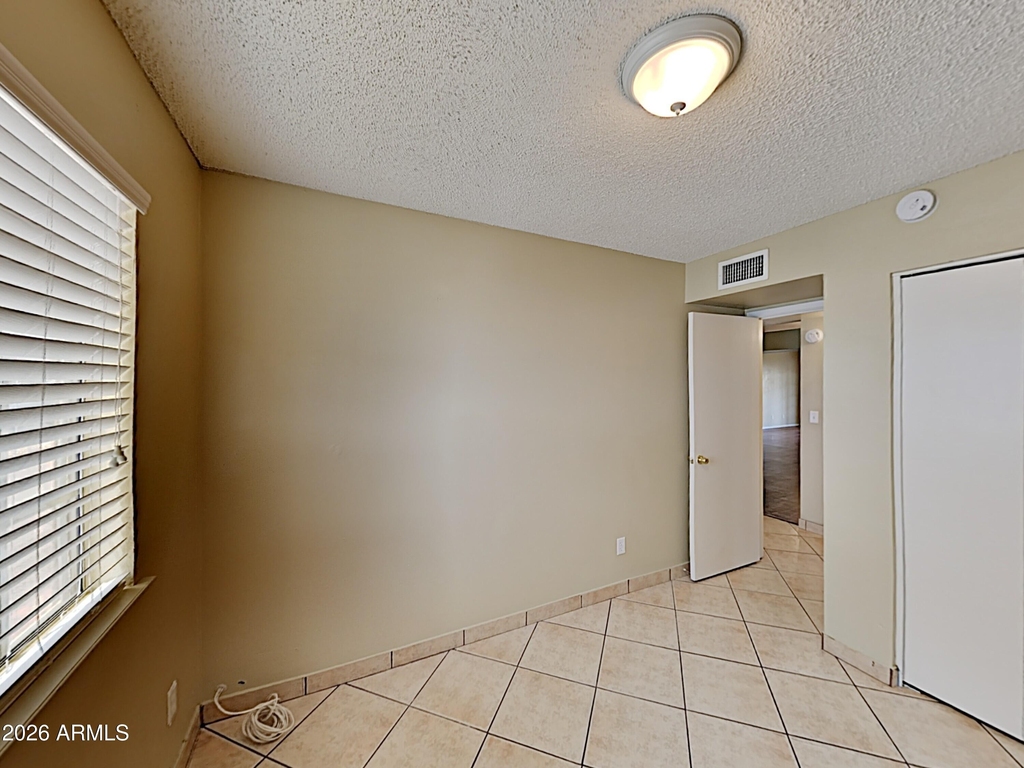 102 W Ivyglen Street - Photo 10
